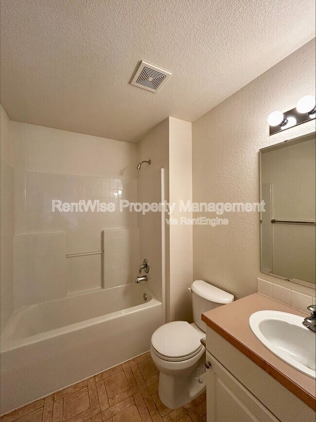 Building Photo - 1447 Kesler Dr W