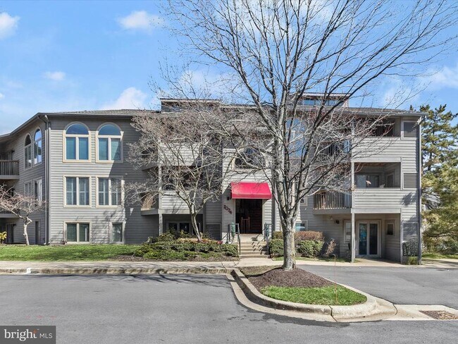 Building Photo - 7024 Channel Village Ct