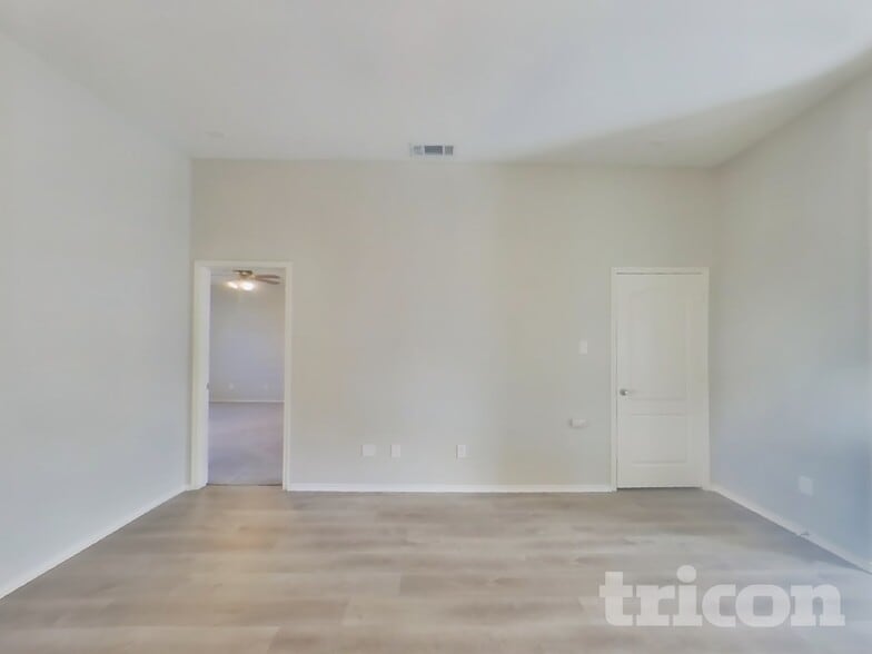 Building Photo - 2106 Rose May Dr