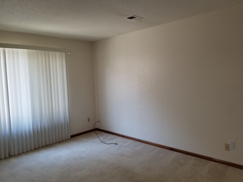Building Photo - 909 44th Avenue Ct
