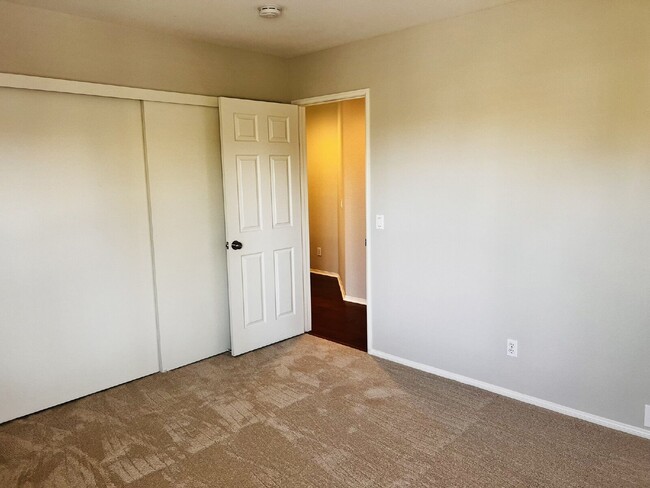 Building Photo - 4984 Riding Ridge Rd
