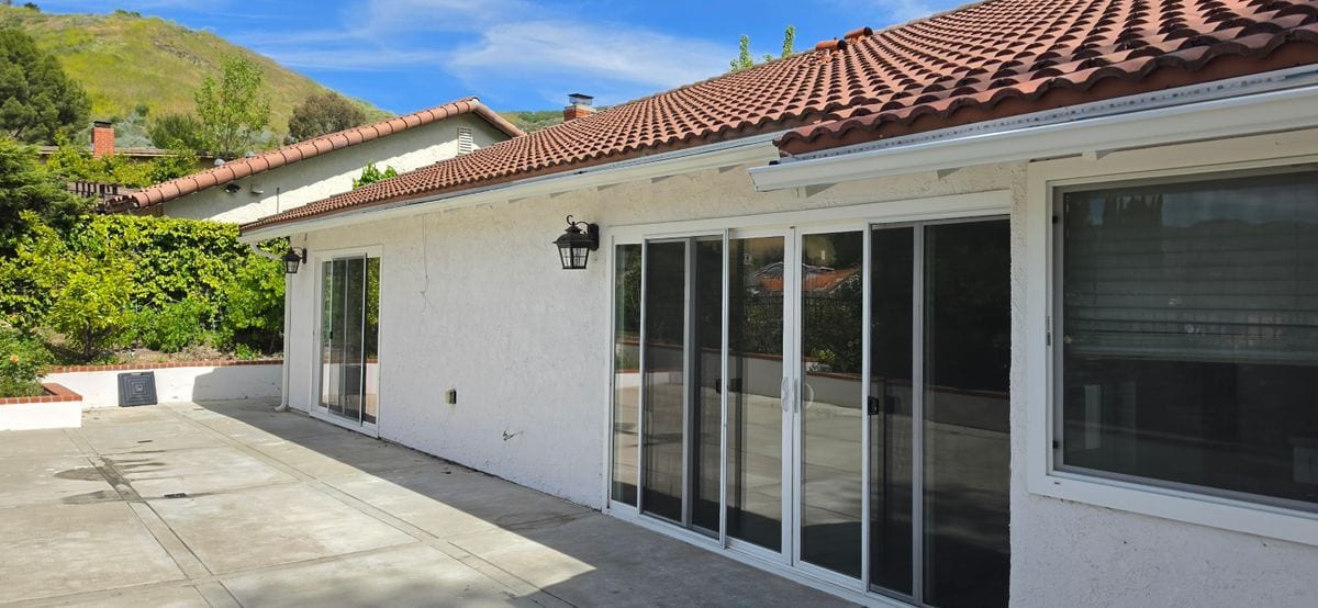 Building Photo - 28915 Hollow Brook Ave