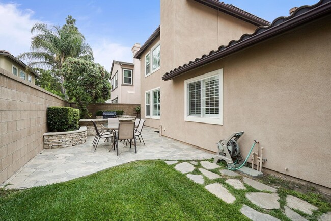 Building Photo - 43 Topanga
