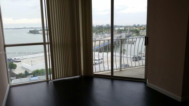 Building Photo - 7601 E Treasure Dr