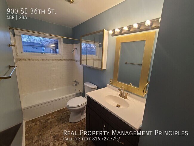 Building Photo - 900 SE 36th St