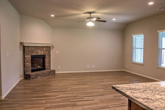 Building Photo - 4 bedroom, 3 car garage - Broken Arrow Schools