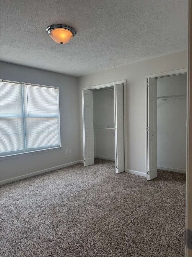 Building Photo - "Coastal Comfort Awaits: Charming 2-Bed, 2-Bath Townhouse on Catherine Street!"