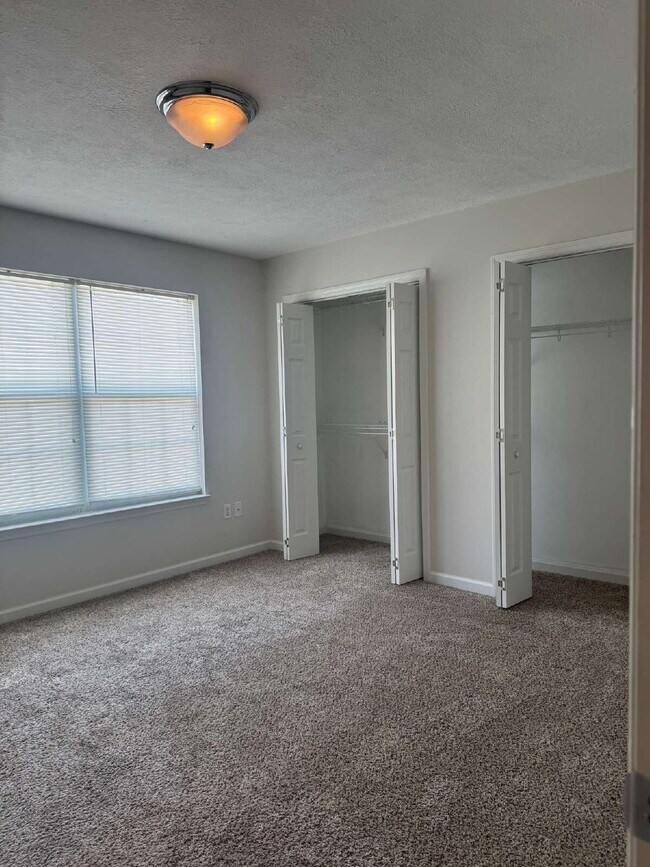 Building Photo - "Coastal Comfort Awaits: Charming 2-Bed, 2...