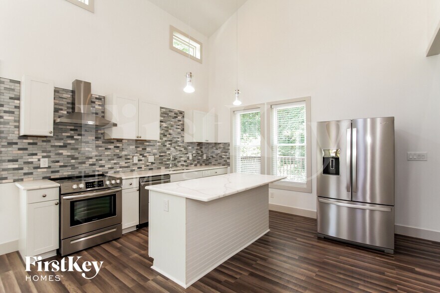 Building Photo - 81 May St