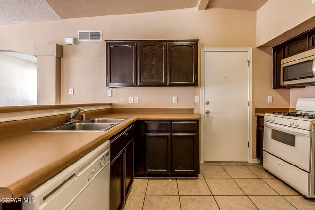 Building Photo - 14252 Spanish Point Dr