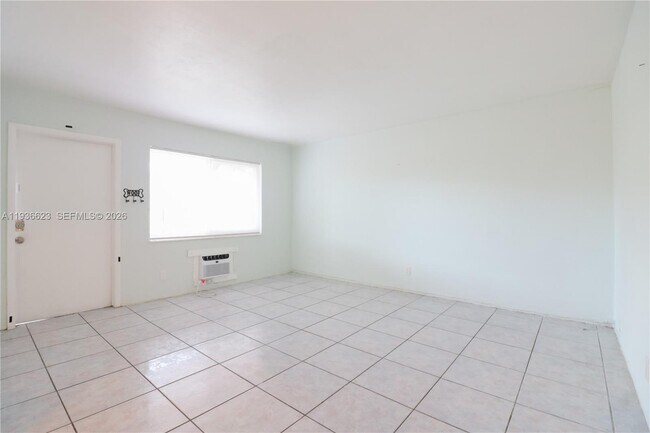 Building Photo - 712 NE 8th St