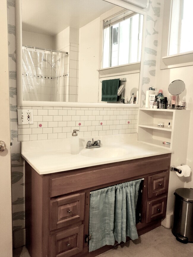 Building Photo - 1905 6th St