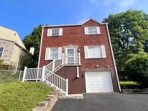 Building Photo - Brentwood - Stunning 3 Bedroom 2 Bathroom ...