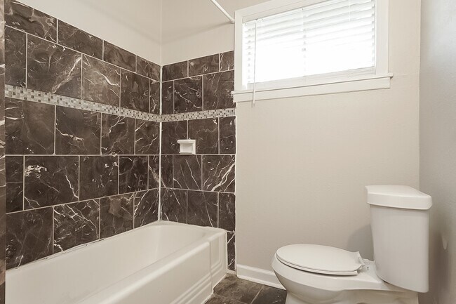 Building Photo - 2505 Texas Ave