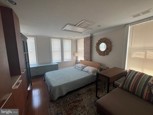 Building Photo - 109 S Columbus St