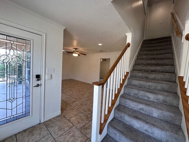 Building Photo - 5/5 House in Small Gated Community Near Ba...