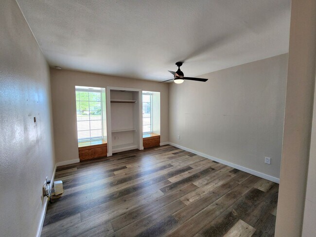 Building Photo - Tempe 4 Bedroom 3 Bath w/ Pool right near ASU!