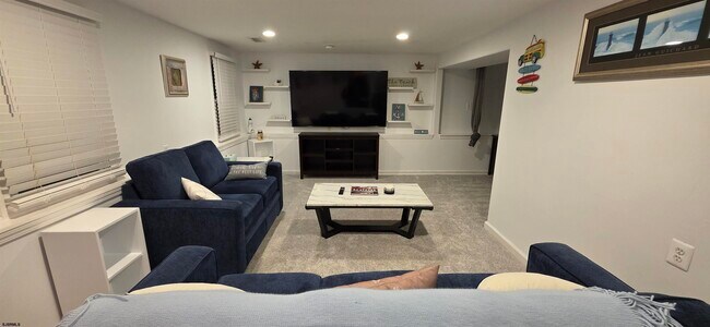 Building Photo - 512 N Somerset Ave