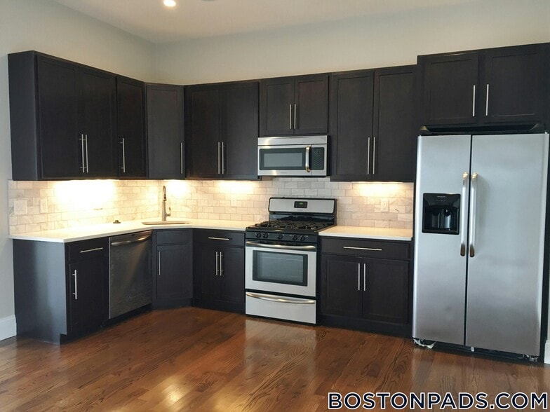 Building Photo - 339 D St