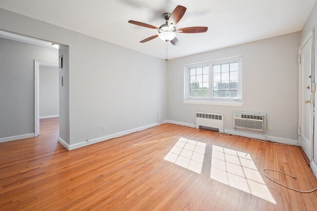 Building Photo - 32 St Paul St