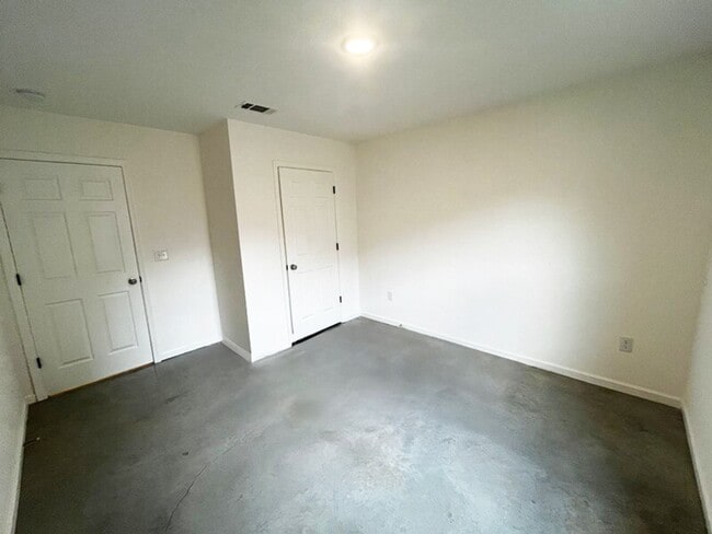 Building Photo - Charming 3-Bedroom Retreat in the Heart of...