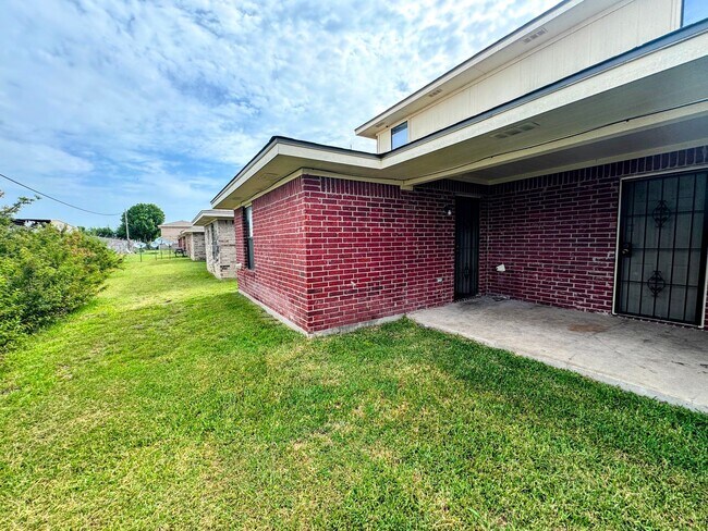 Building Photo - 3805 Ys Pak Ct