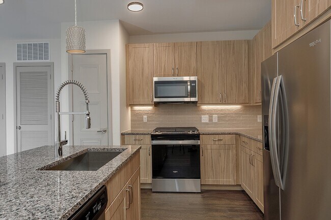 Building Photo - 8900 Six Pines Dr