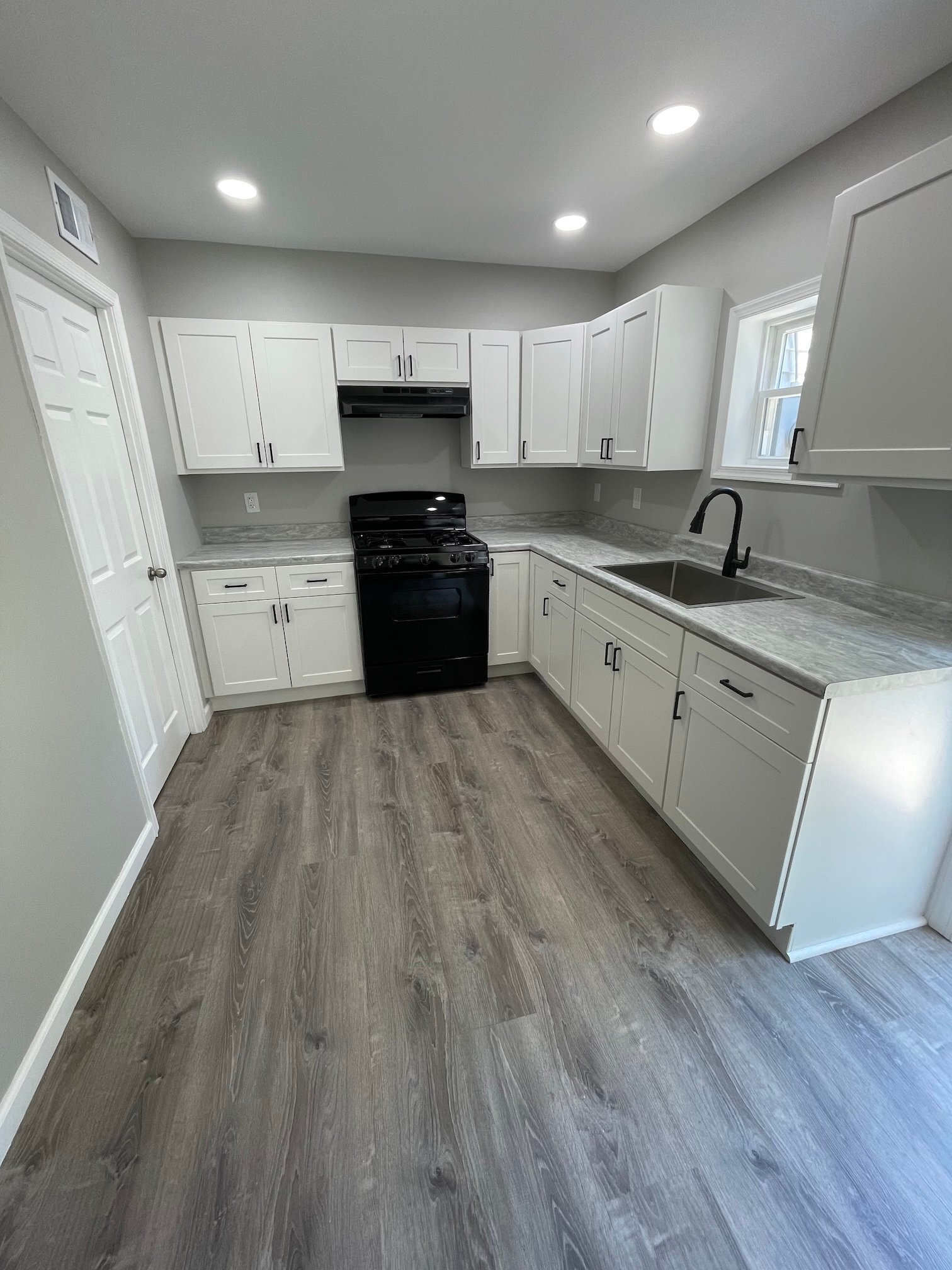 Building Photo - 31 Rose Ln