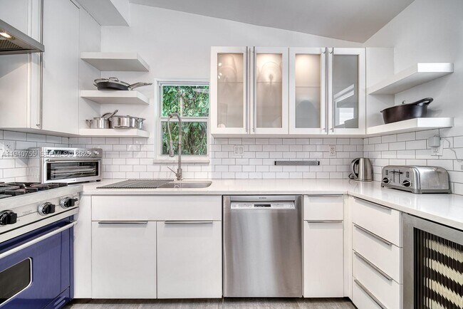 Building Photo - 4000 Kumquat Ave