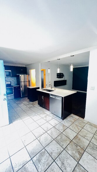 Building Photo - 933 East Ave