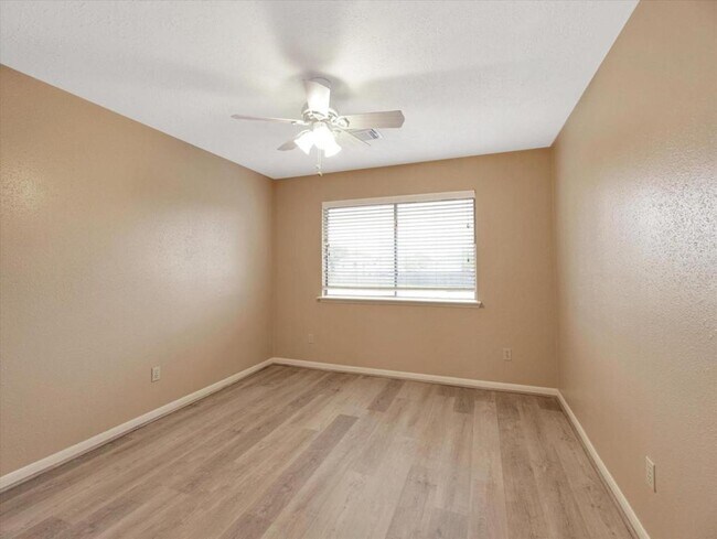 Building Photo - 16423 Ash Point Ln