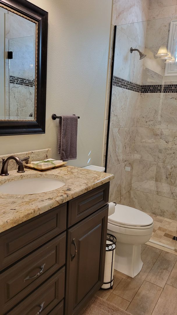 Building Photo - Seasonal stunning 5/5 pool home west of trail near Siesta Key!