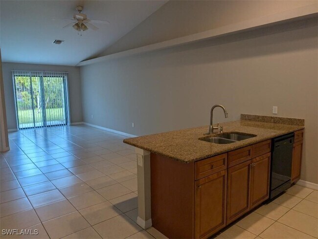 Primary Photo - 3722 SE 9th Pl