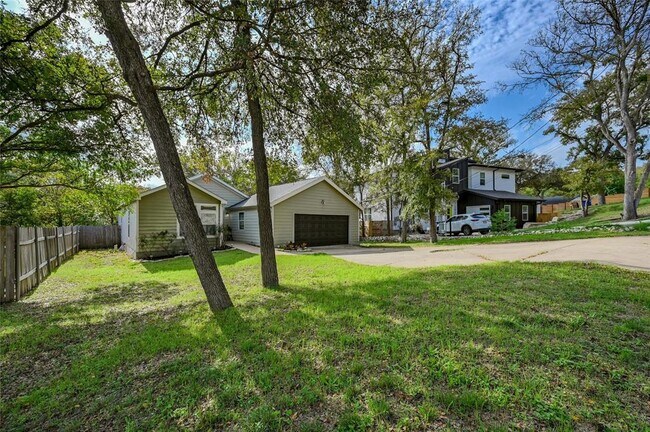 Building Photo - 1619 J J Seabrook Dr