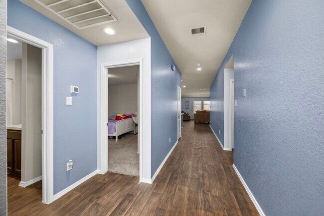 Building Photo - 5535 Kingston Crst Ln