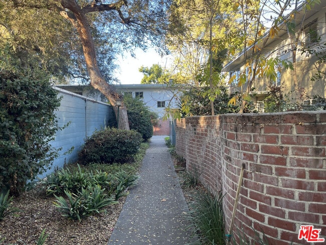 Building Photo - 5162 1/2 Village Green