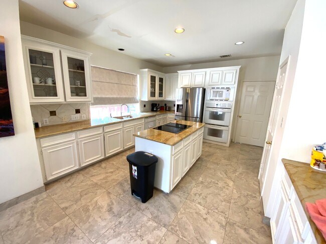 Building Photo - 3806 Shady Harbor Dr