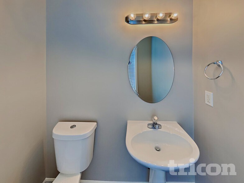 Building Photo - 1007 Golf View Way