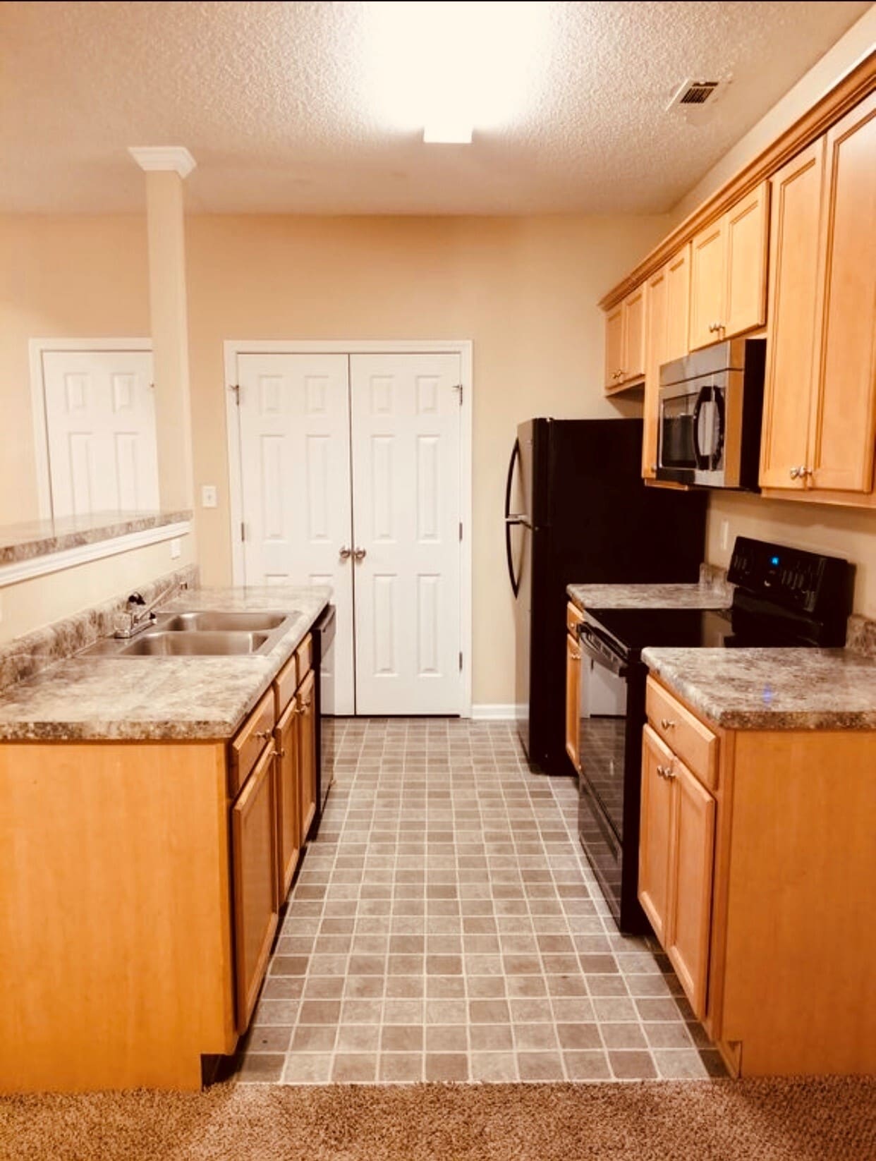 Kitchen - 4925 Sierra Way