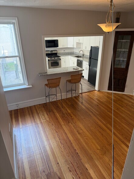Building Photo - 5536 Ridge Ave