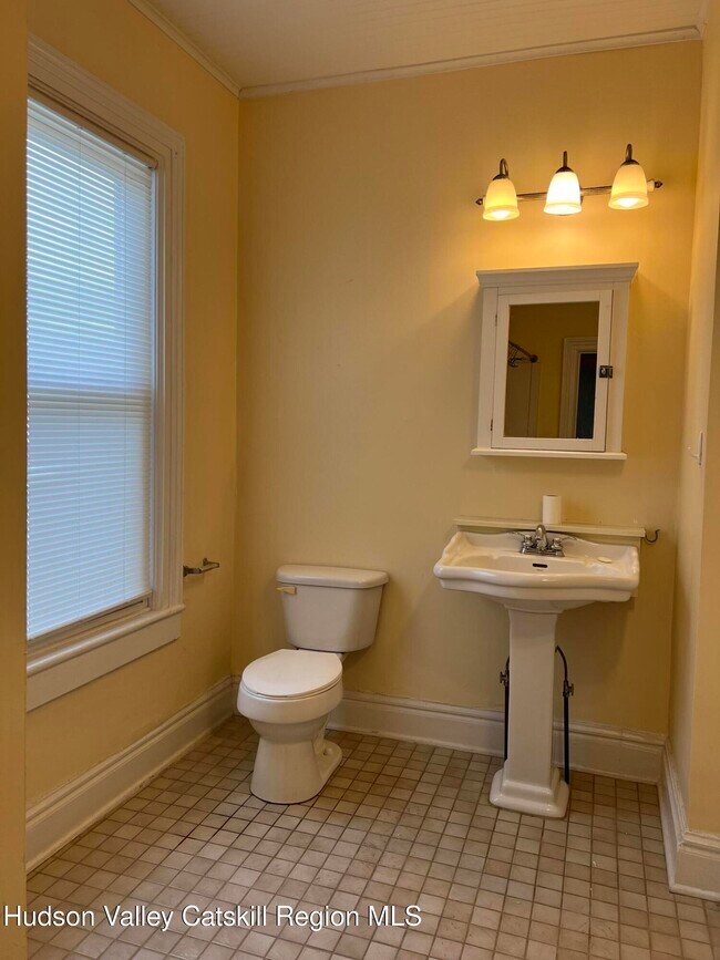 Building Photo - 9 N Franklin St