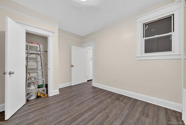 Building Photo - 74 Oak St