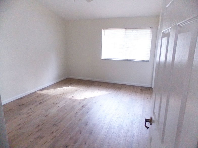 Building Photo - 3040 Waddell Ave