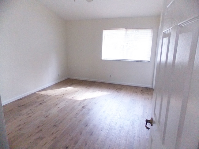 Building Photo - 3040 Waddell Ave