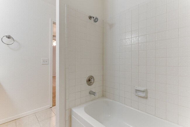 Building Photo - 1607 Justin Ct