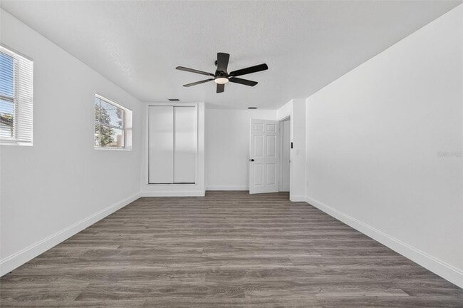 Building Photo - 3034 Touraine Ave