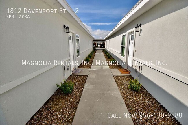 Building Photo - 3 Bedroom 2 Bath Apartment in Gated Subdiv...