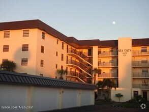 Building Photo - 4570 Ocean Beach Blvd