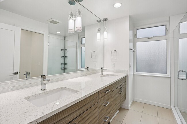 Building Photo - 256 E Roanoke St