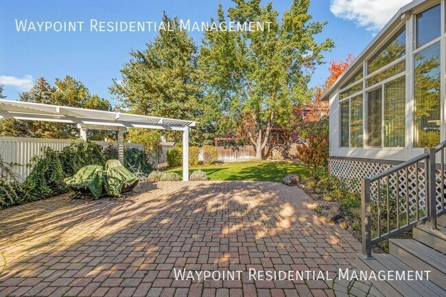 Building Photo - 4917 N Contour Way